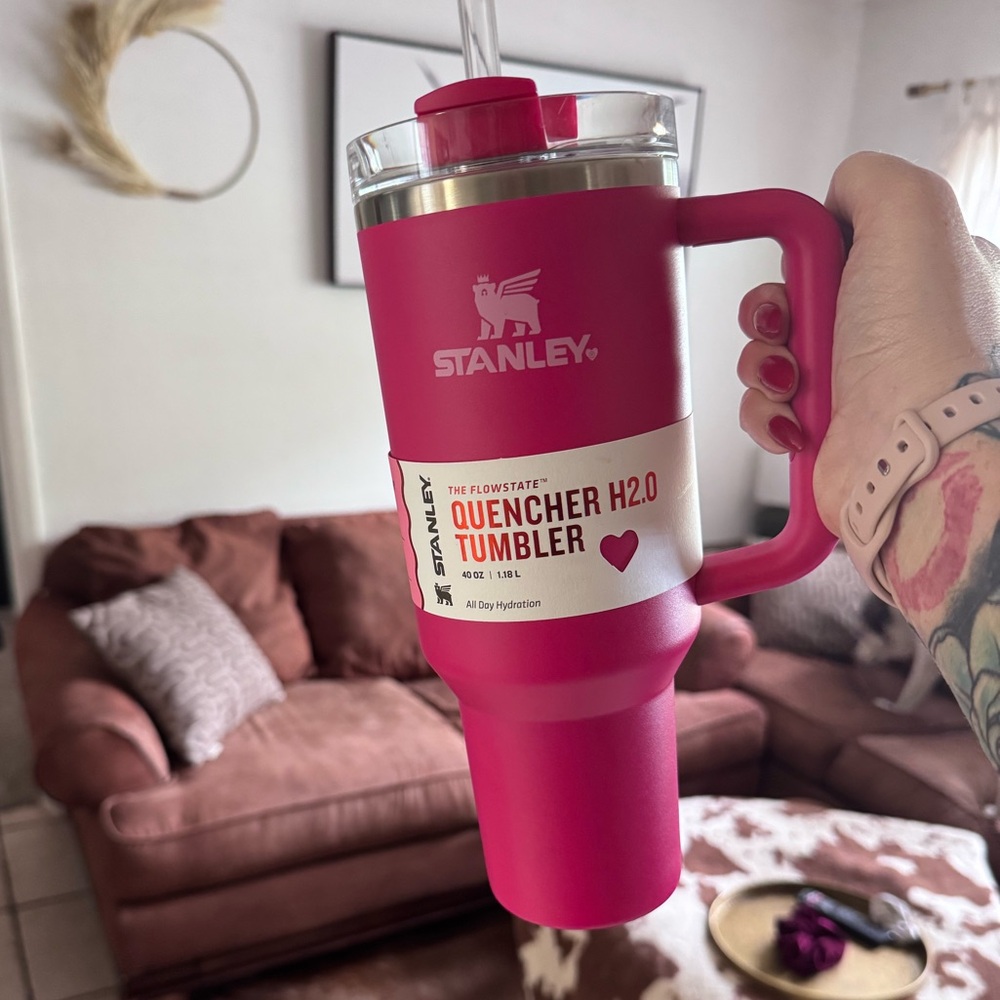 Valentines 40oz cosmo pink Stanley